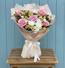 Букет цветов из:  Гвоздики, Орхидеи и Розы в Боброве