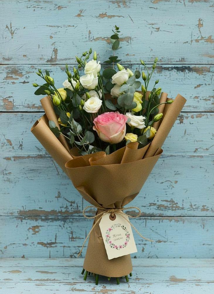 Букет цветов из: Розы и Лизиантусы в Боброве