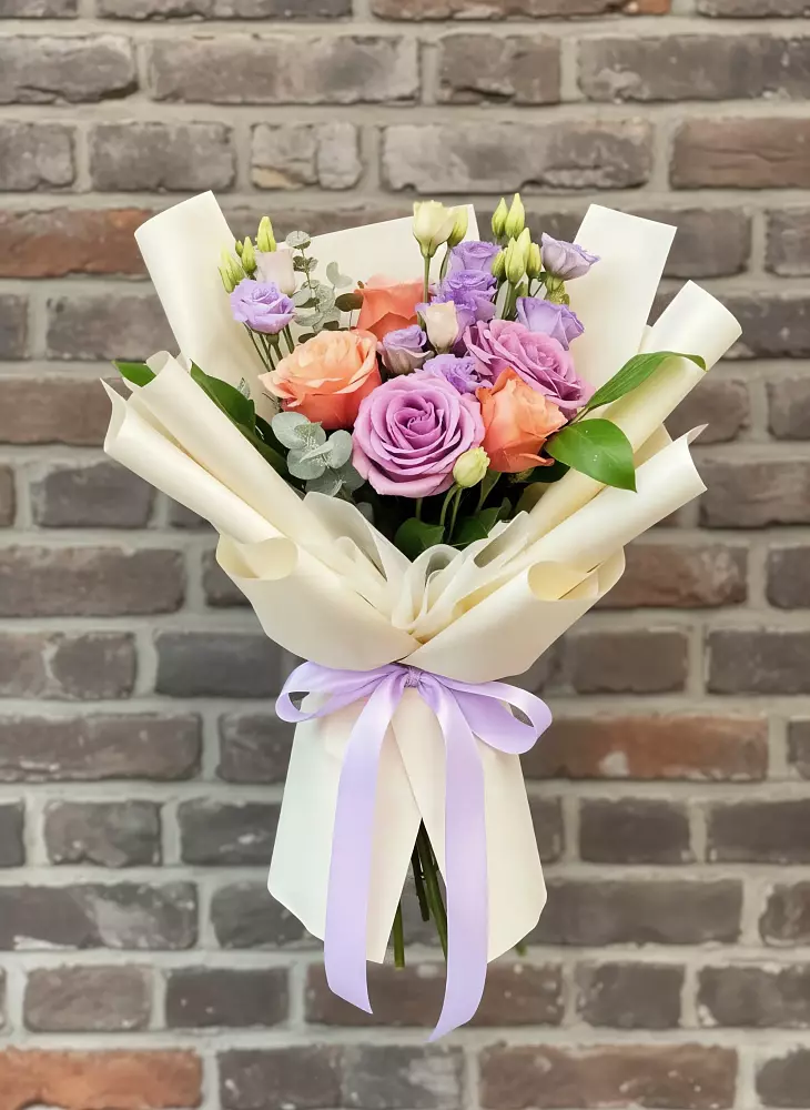 Букет цветов из: Лизиантусы и Розы в Боброве