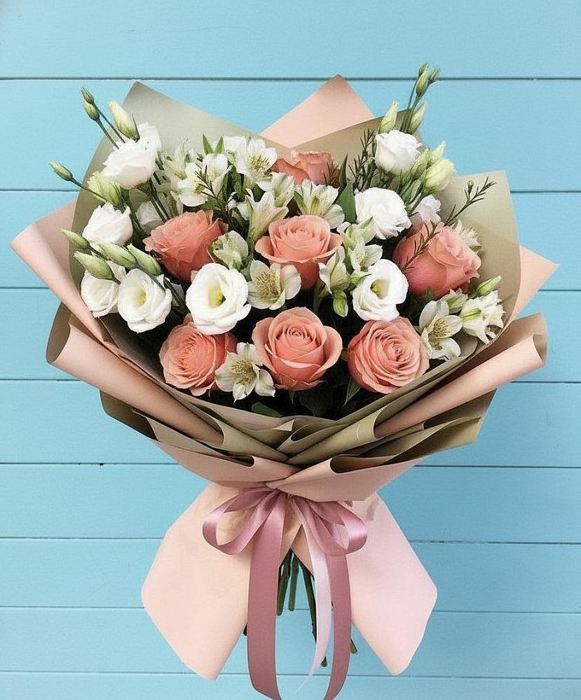 Букет цветов из: Розы, Альстромерии и Лизиантусы в Боброве