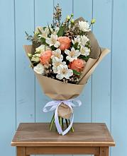Букет цветов из:  Альстромерии, Лизиантусы, Розы и Хризантемы в Боброве