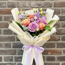 Букет цветов из:  Лизиантусы и Розы в Боброве