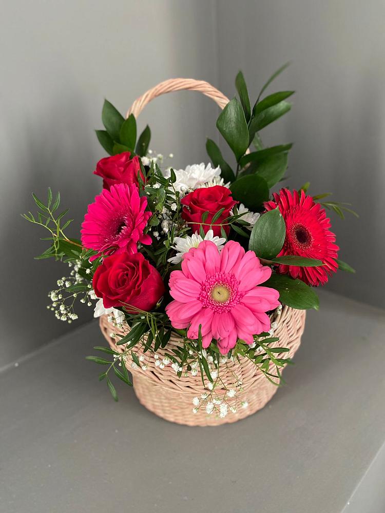 Цветочная композиция из Розы, Хризантемы и Герберы в корзине в Боброве