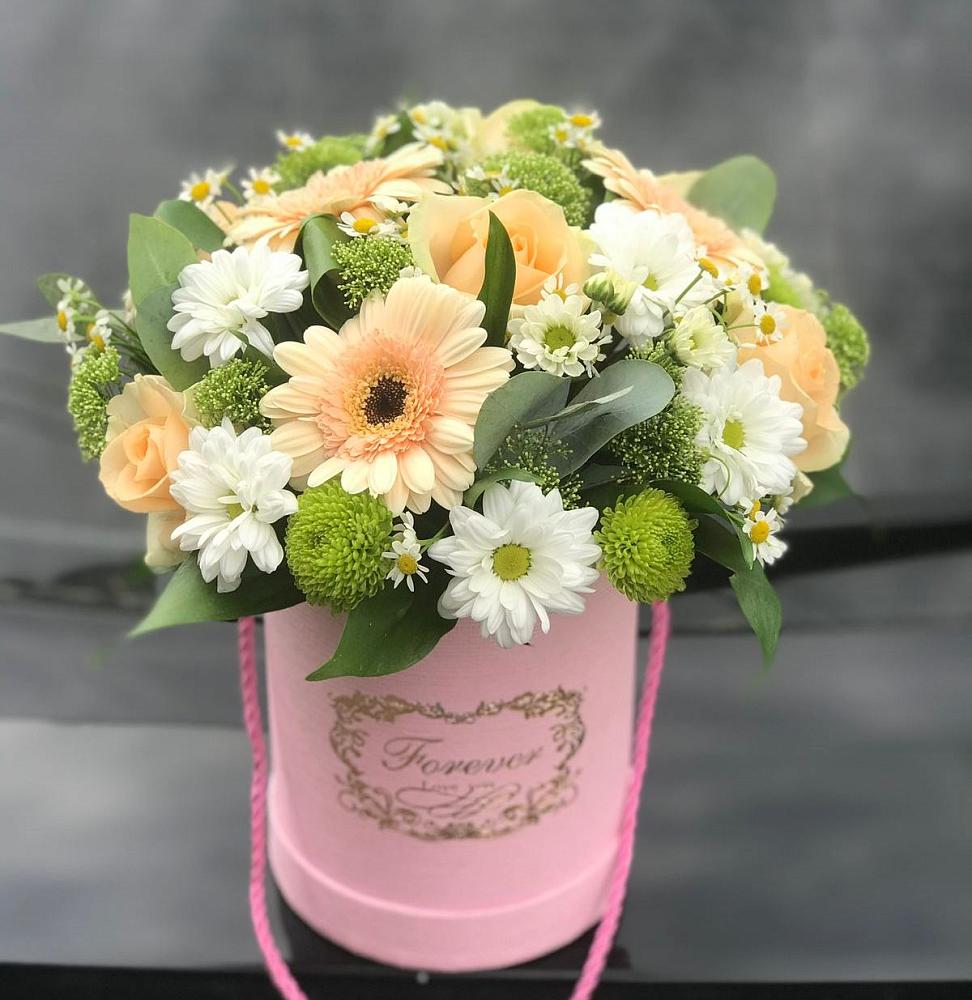 Цветочная композиция из Розы, Герберы и Хризантемы в шляпной коробке в Боброве