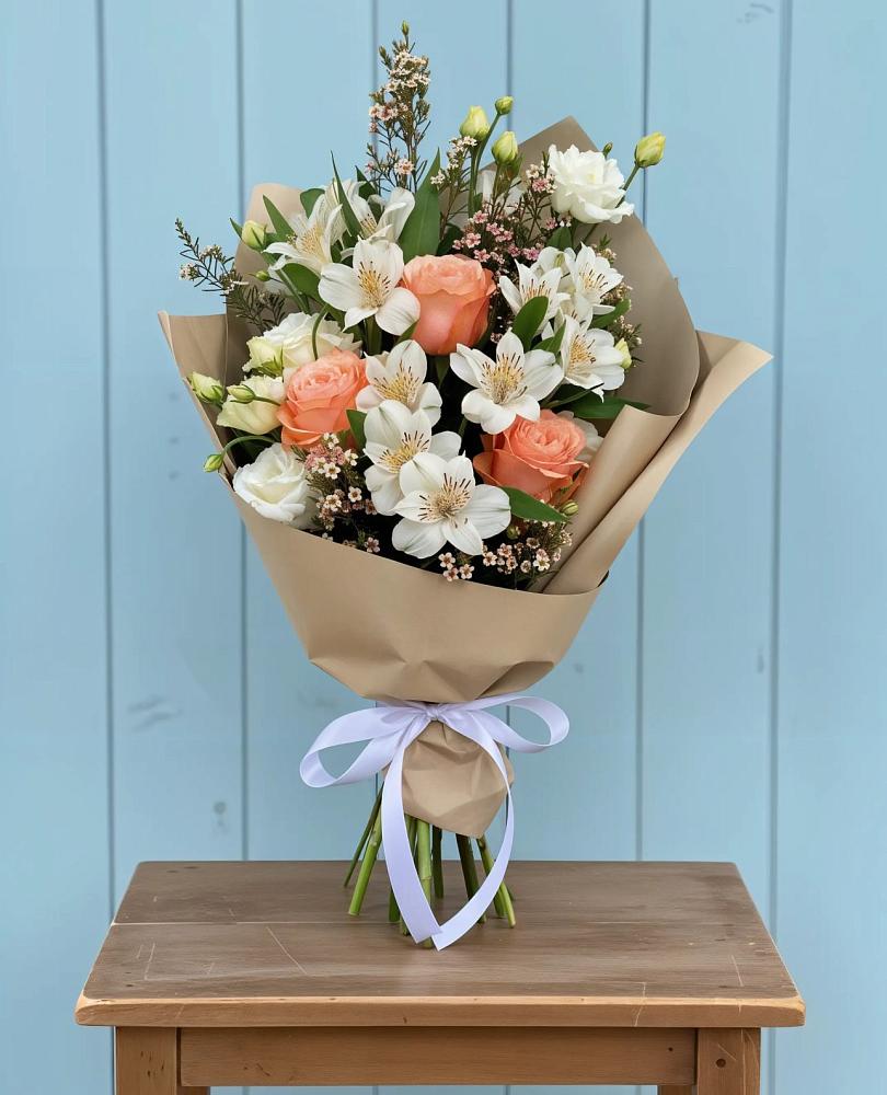 Букет цветов из: Альстромерии, Лизиантусы, Розы и Хризантемы в Боброве